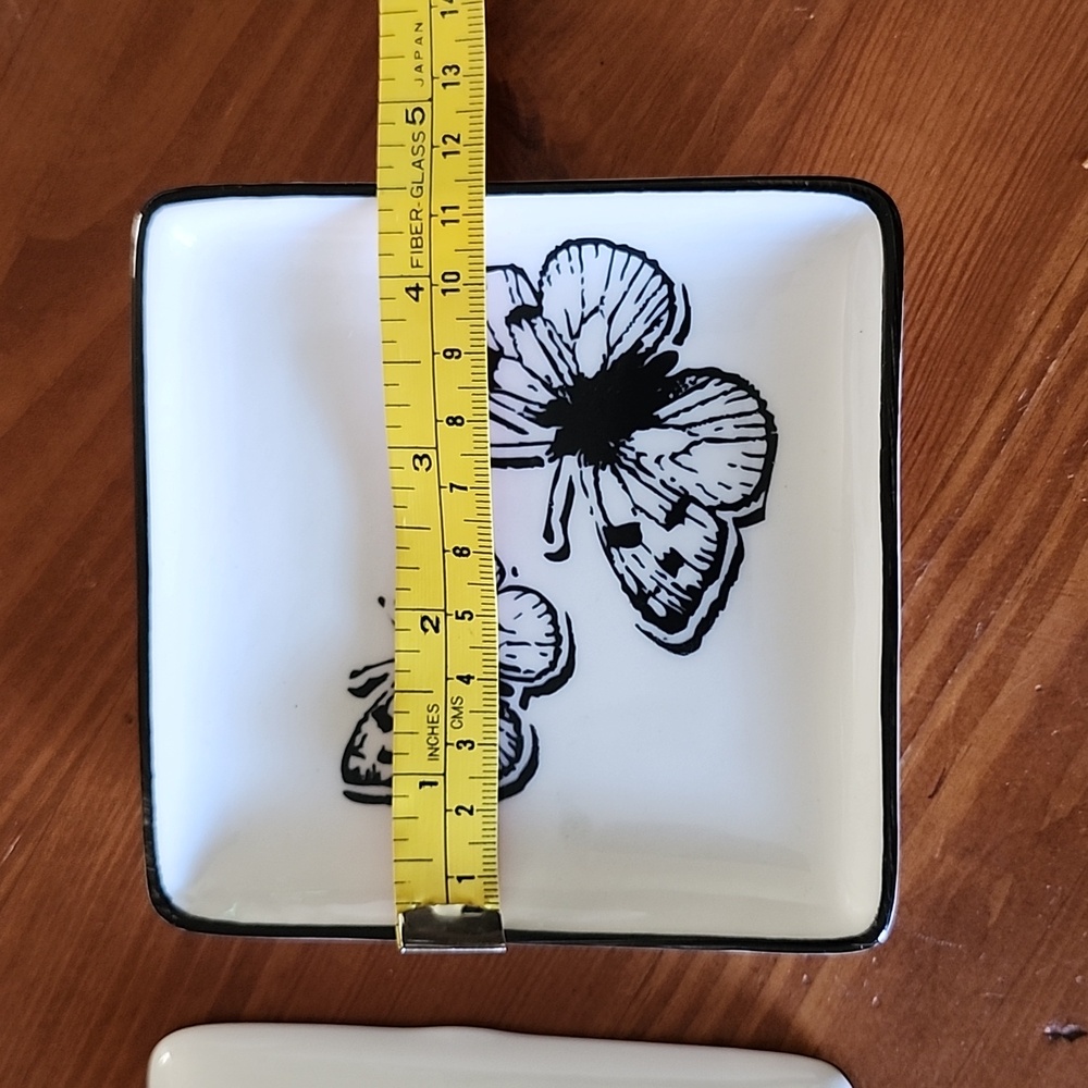 Set of 2 Ceramic Trinket Trays Size 4.5 inches - Picture 5 of 5